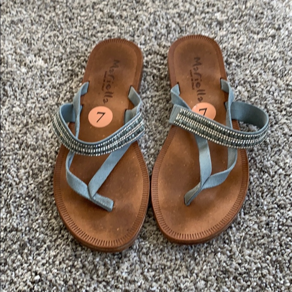 Markell’s Grey sandals size 7